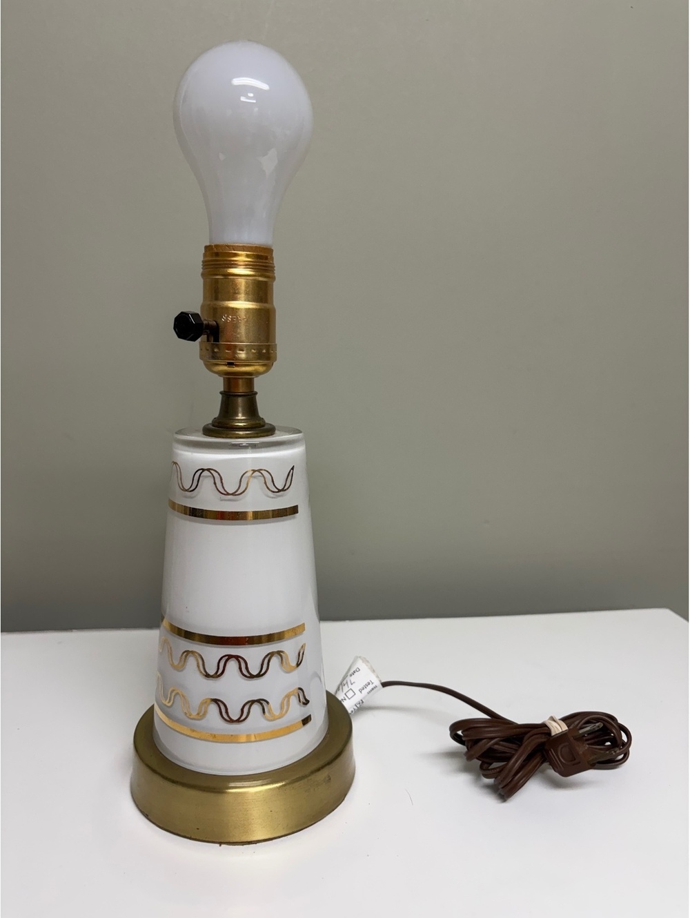 Vintage MCM White Acrylic Gold Wave Accent Table Lamp Retro Boudoir Light 8.5"